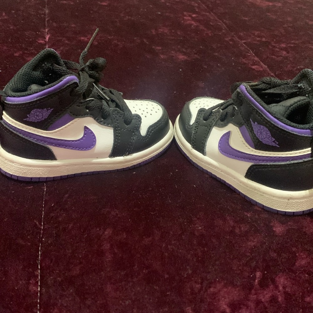 5c Jordan purple and black